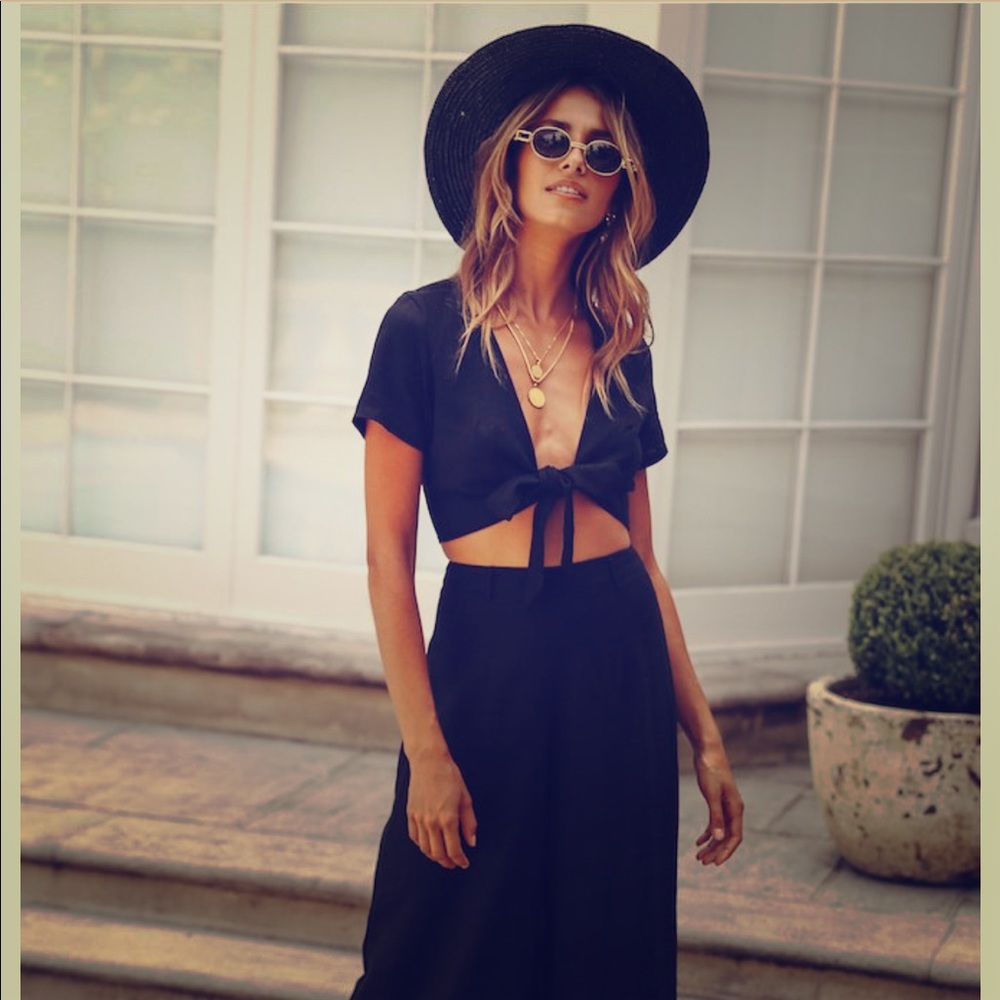 Short sleeve crop top. Ties in front